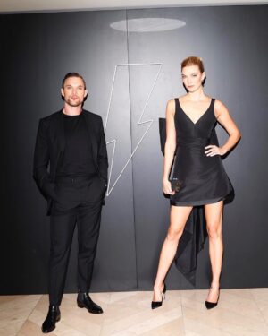 Ed Skrein Instagram - Madrid with @karliekloss and the @carolinaherrera family
#badboycarolinaherrera #carolinaherrera #Ad