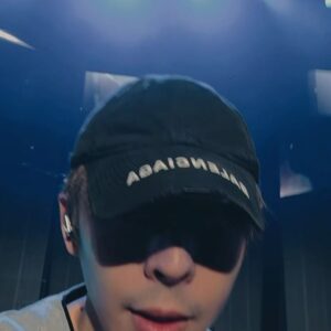 Edan Lui Instagram - .
巡演正式完結🏁
眨眼間就差不多半年了
感謝所有台前幕後
感謝所有入場的觀眾
感謝所有支持我們的人
我們下次再見❤️
@mirror.weare