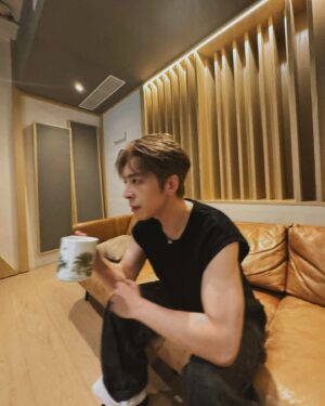 Edan Lui Instagram - .
漸漸。。。。。
(條友應該唔係好識影相🥲)