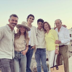 Eddie Cibrian Instagram - Family Din Din #malibu 🌊