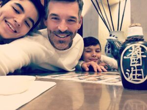 Eddie Cibrian Instagram - LovE sushi with these two... always entertaining! #sundaynightsushisession👨‍👦‍👦🍣 🥢