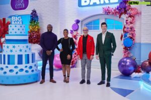 Eddie Jackson Instagram - From bands to floats, the baking teams are taking it to the streets with some holiday cakes that capture the “Santa Claus Parade” on #TheBigBake

Canada, you can start the #TheBigBake festivities tomorrow night at 8pm ET/PT on @foodnetworkca 

U.S. you will join the party on Monday, November 28th at 11|10c @foodnetwork