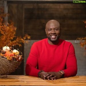 Eddie Jackson Instagram - “Stuff It, Bobby!” 😂 Watch as I bring Thanksgiving game day vibes to Bobby Flay's kitchen, with @maneetchauhan @christianpetroni and @mpsilakis tackling Bobby’s favorite - stuffed dishes on #BeatBobbyFlay #HolidayThrowdown only on @foodnetwork Tuesday, November 15th at 9|8c