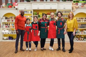 Eddie Jackson Instagram - What do you think young Santa and Mrs. Claus look like? 🎅🤶
Tune in to this weeks episode of #ChristmasCookieChallenge on Sunday, November 27th at 8|7c to watch our crafty cookie makers turn back the clock with their own interpretation of the younger Claus’. Then, tune in to see which cookie maker wins the title of CHRISTMAS COOKIE CHAMPION  and $10,000! @thepioneerwoman 
 
@FoodNetwork @discoveryplus