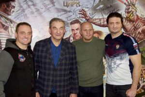 Edgard Zapashnyy Instagram - Аскольд Запашный с тремя легендами 😉

Askold Zapashny with three legendary persons: Three-time Olympic ice-hockey champion Vladislav Tretiak, the most outstanding mixed martial arts fighter in the history of martial arts Fedor Emelianenko and the inimitable Edgard Zapashny 😉
#madeinussr #сделановроссии #емельяненко #третьяк #запашные #fedoremelianenko #lastemperor #мма #bellator #страшнаясила