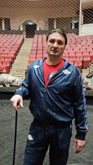 Edgard Zapashnyy Instagram - Самое интересное, что партия НОВЫЕ ЛЮДИ, которую возглавляет депутат Алексей Нечаев и вице-спикер Владислав Даванков , несколько раз обращались в Большой Московский Цирк за билетами для детей, и мы эти билетами десятками предоставляли !!!
Распространим это видео все вместе😜
#госдума
#слугинарода 
#удивительноерядом
#распространите
#максимальныйрепост