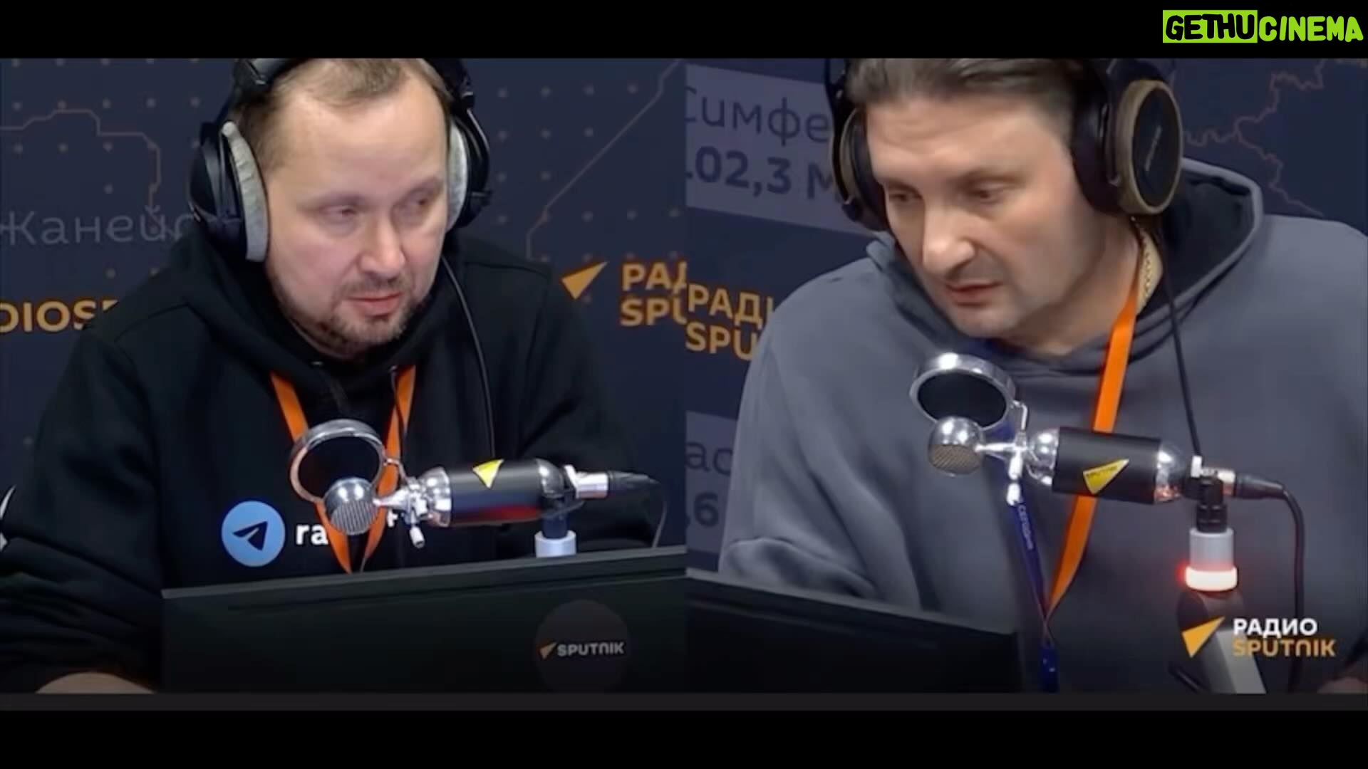 Edgard Zapashnyy - 2.3K Likes - Сегодня распространилось видео с комментариями, что мы с братом избиваем животных.
Во-первых: не избиваем, а спасаем жизнь тому на кого напал другой хищник или хищники.
Во-вторых: трусливый дрессировщик убегает, если хищники начинают драться, а хороший дрессировщик рискует жизнью и бросается в эту драку.
#берегитесебя