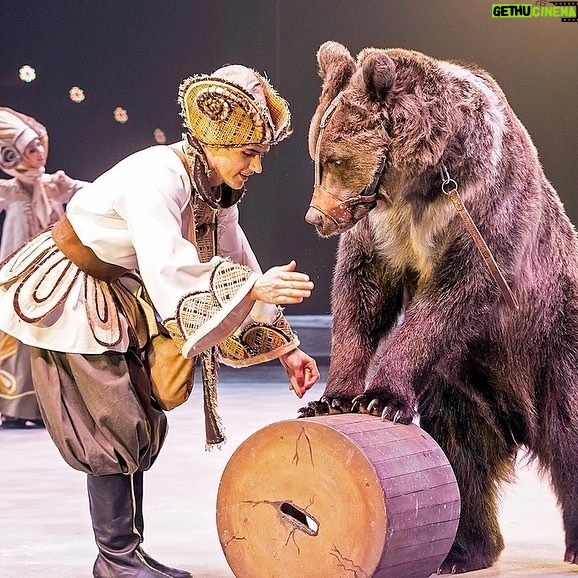 Edgard Zapashnyy - 1.9K Likes - Шоу Большого Московского Цирка @greatcircus_ru «Кабы Я была Царица»!
Громаднейший успех в двух городах:
«Минск Арена» в столице Белоруссии - 4 шоу по 8.000 зрителей🥇
«Сибур Арена» в Санкт-Петербурге - 20 шоу по 3 000 зрителе🥇
Главный режиссер Аскольд Запашный @askoldzap
Режиссер-постановщик Дарья Пурчинская @dashulya_fru
За фото спасибо Елене Бледных @elenablednykh ❤️
#лучшеедлялучших #цирк#новыйгод #2023
#Минск#Беларусь #Питер#сделановроссии #запашные#лучшие #madeinrussia #circus