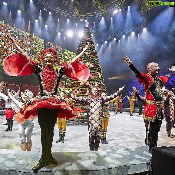 Edgard Zapashnyy - 1.9K Likes - Шоу Большого Московского Цирка @greatcircus_ru «Кабы Я была Царица»!
Громаднейший успех в двух городах:
«Минск Арена» в столице Белоруссии - 4 шоу по 8.000 зрителей🥇
«Сибур Арена» в Санкт-Петербурге - 20 шоу по 3 000 зрителе🥇
Главный режиссер Аскольд Запашный @askoldzap
Режиссер-постановщик Дарья Пурчинская @dashulya_fru
За фото спасибо Елене Бледных @elenablednykh ❤️
#лучшеедлялучших #цирк#новыйгод #2023
#Минск#Беларусь #Питер#сделановроссии #запашные#лучшие #madeinrussia #circus