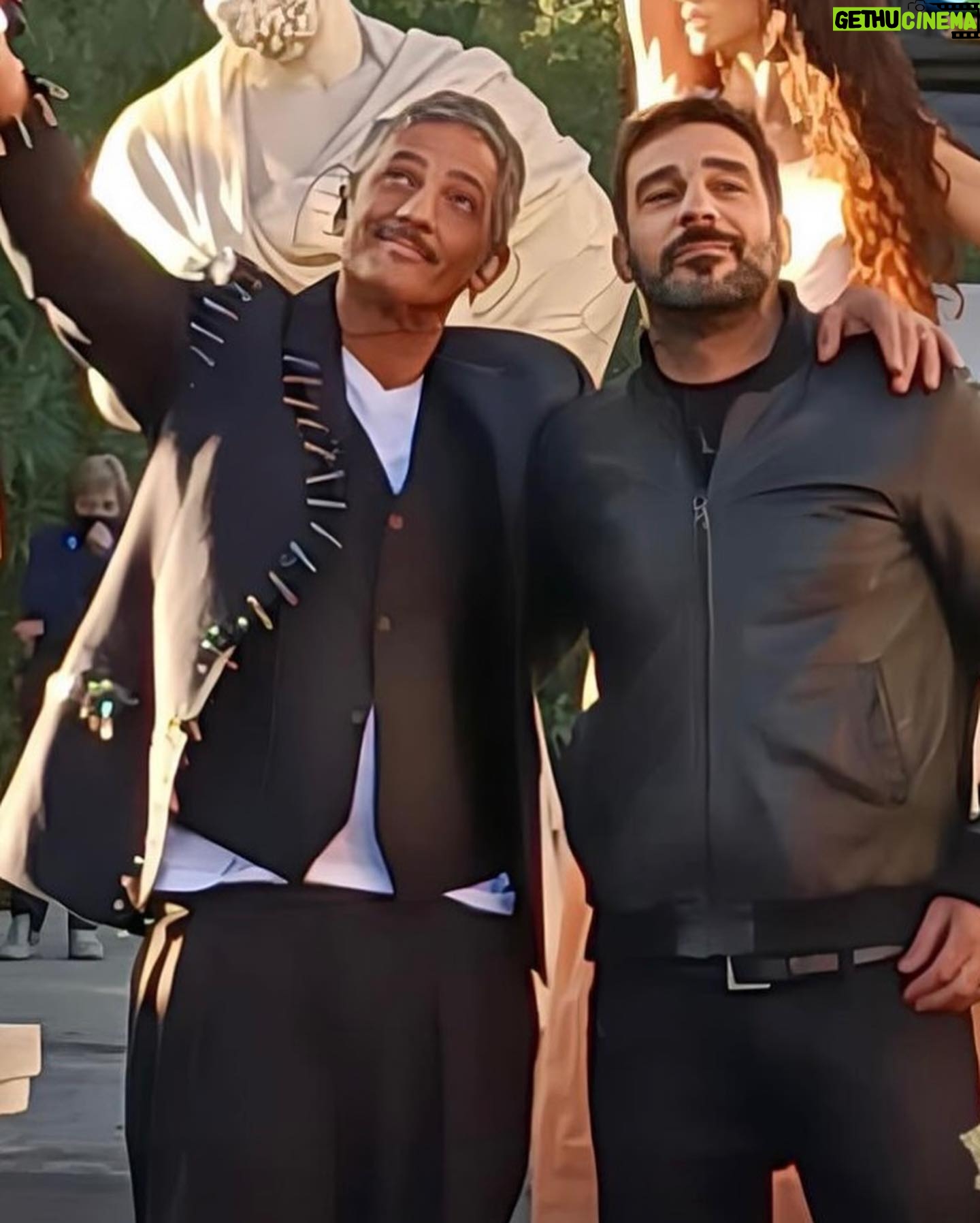 Edoardo Leo - 14K Likes - Grazie @rosario_fiorello sempre un divertimento ed un piacere venire da te a fare insieme un omaggio a Gigi Proietti
