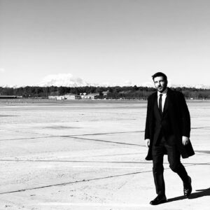 Edoardo Leo Instagram - Fare un film significa migliorare la vita, sistemarla a modo proprio, significa prolungare i giochi dell’infanzia.
F. Truffaut

#ilclandestino 
#milano #set