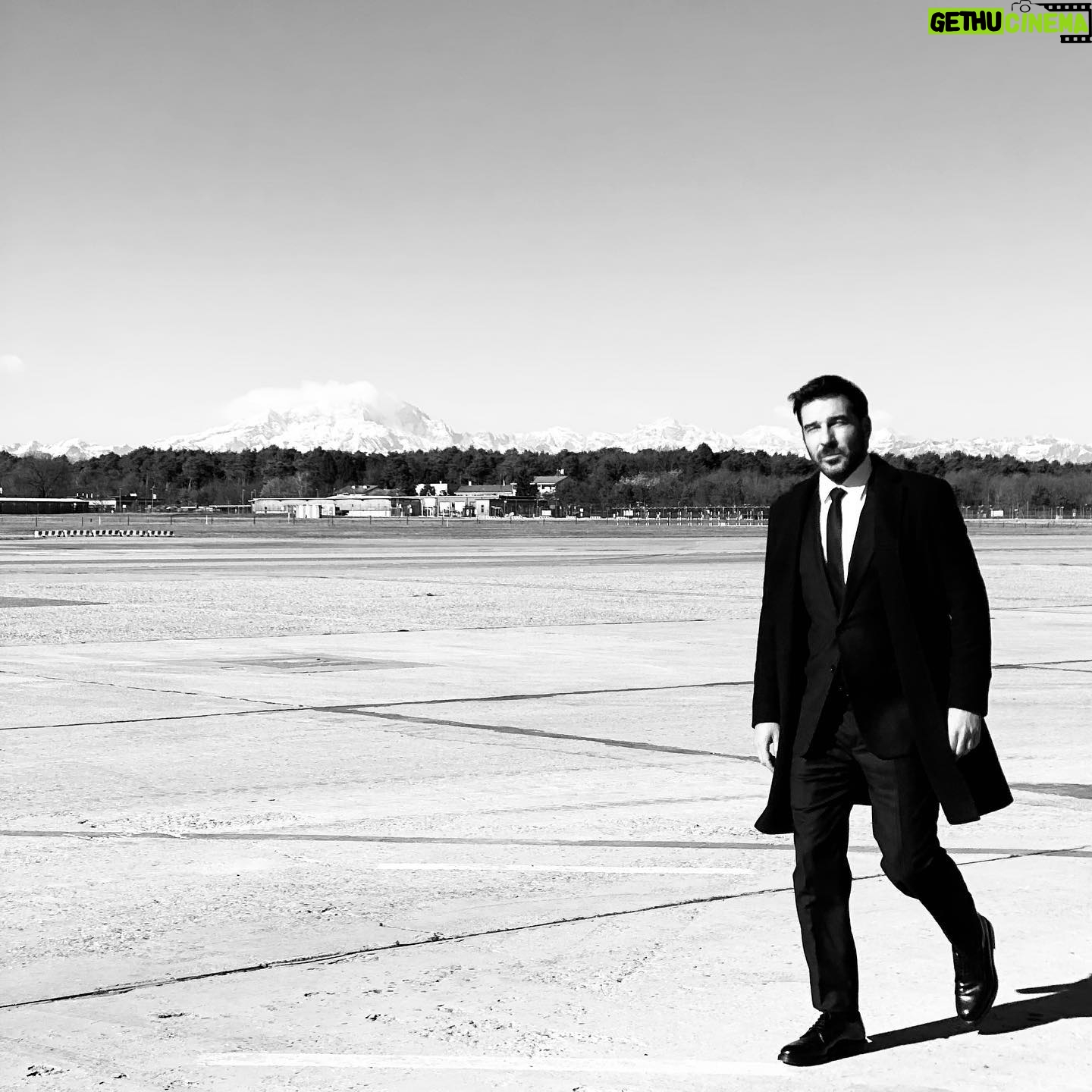 Edoardo Leo - 11.4K Likes - Fare un film significa migliorare la vita, sistemarla a modo proprio, significa prolungare i giochi dell’infanzia.
F. Truffaut
#ilclandestino
#milano #set