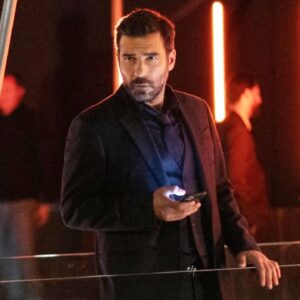 Edoardo Leo Instagram - Ci siamo! Stasera lunedi 13 la penultima puntata de “Il Clandestino” prima del gran finale martedì 14. In queste due umtime puntate davvero scopriremo che ‘niente è come sembra’ 
Ovviamente tutta le altre puntate sono su @raiplay_official