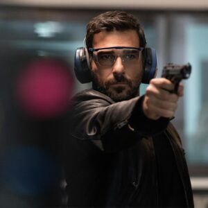 Edoardo Leo Instagram - Stasera 8 aprile su Rai Uno la prima puntata de #ilclandestino una serie originale che spero possa appassionarvi tanto quanto ha appassionato noi pensarla, scriverla, girarla e recitarla. Una serie dove ‘niente è come sembra’. Da stasera è vostra. Da stasera anche io tolgo il giubbotto di Luca Travaglia e divento semplicemente spettatore di un progetto lungo, entusiasmante e pieno di colpi di scena. Curioso dei vostri commenti, buona visione!