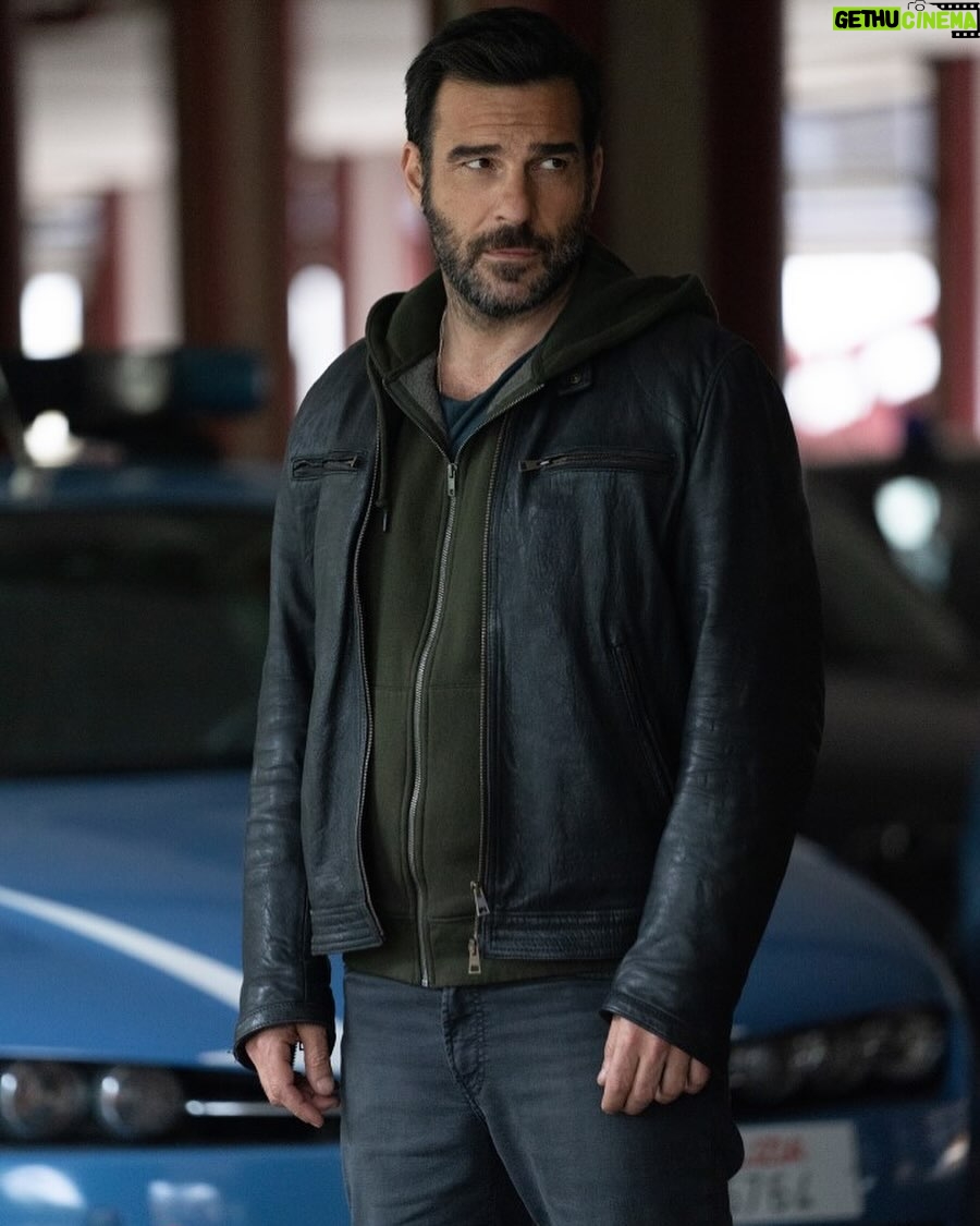 Edoardo Leo - 11.4K Likes - Stasera, dopo qualche anno e con un po’ di emozione, torno sul palco dell’Ariston ospite del Festival di Sanremo per presentare “Il Clandestino” una nuova serie che andrà in onda prossimamente su Rai Uno. E magari su quel palco parleremo anche di altro…
#ilclandestino
#sanremo2024