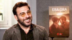 Edoardo Leo Instagram - #eraora esce in contemporanea in tutto il mondo il 16 marzo su @netflix 
Mancano due giorni poi il film è tutto vostro. In tutte le lingue e in parecchi sottotitoli.