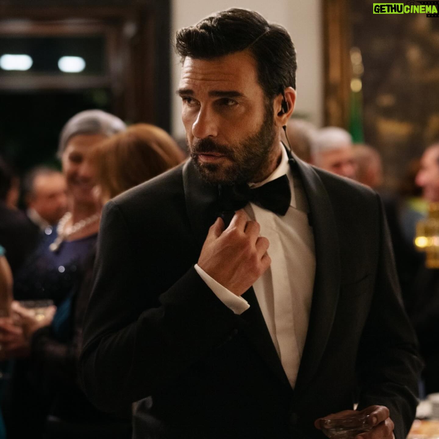 Edoardo Leo - 9.8K Likes - Ci siamo! Stasera lunedi 13 la penultima puntata de “Il Clandestino” prima del gran finale martedì 14. In queste due umtime puntate davvero scopriremo che ‘niente è come sembra’
Ovviamente tutta le altre puntate sono su @raiplay_official