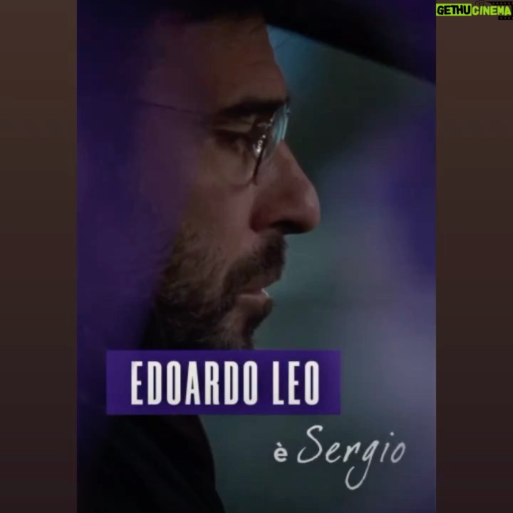 Edoardo Leo - 11.1K Likes - Oggi #mia è al cinema.
Già solo dal trailer ci sono arrivate lettere di ragazze che ci hanno detto “io sono Mia o sono stata Mia”. Messaggi di genitori che vivono o hanno vissuto la storia di questo film e mi dicono “Edo…io sono stato Sergio”. Ancora mi stupisco di quanto il cinema possa entrare nella vita delle persone. Fargli da specchio, accendere una luce, una discussione. Mettere a fuoco pezzi di vita. Come ho letto in molte recensioni questo film ti resta sotto pelle per giorni e giorni. Mia è un film per tutti. E io aspetto i vostri commenti all’uscita dalla sala. Da oggi il film è vostro.