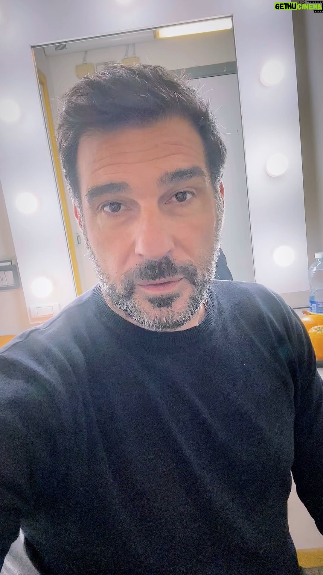 Edoardo Leo - 15K Likes - “Ti racconto una storia” vista la grande richiesta torna al teatro Brancaccio di Roma il 20-30-31 maggio e poi l’1 giugno chiudiamo questa lunga tournee. Non so più come dirvi grazie per questo affetto. Mi avete davvero travolto.
I biglietti sono su ticketone