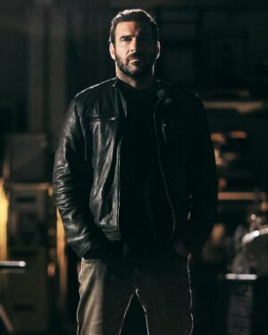 Edoardo Leo Instagram - Tutti gli episodi de “Il Clandestino” disponibili da oggi su @netflixit 
E sai che c’è… A questo punto me lo rivedo pure io…