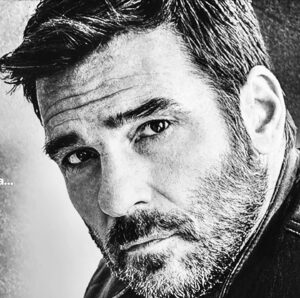 Edoardo Leo Instagram - Il Clandestino finisce qui. Grazie ai 3mln di spettatori che ci hanno seguito con attenzione in queste sei serate consentendoci di essere sempre il programma più visto. Anche nel finale di ieri. Grazie per i tanti, tantissimi messaggi di affetto verso un progetto ambizioso e non semplice da proporre. Un gradimento che ci ha travolto. E ci ha ripagato di tutta la cura che abbiamo messo per fare una serie in qualche modo diversa e rischiosa. 
Ora è tutta su RaiPlay
Con affetto,
Luca Travaglia, il clandestino.