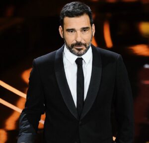 Edoardo Leo Instagram - #Sanremo2024 
Grazie per ogni commento, complimento e anche critica al mio intervento al Teatro Ariston. “Il Clandestino” sarà su Rai Uno tra poco. Prima puntata 8 aprile

Grazie @giorgioarmani