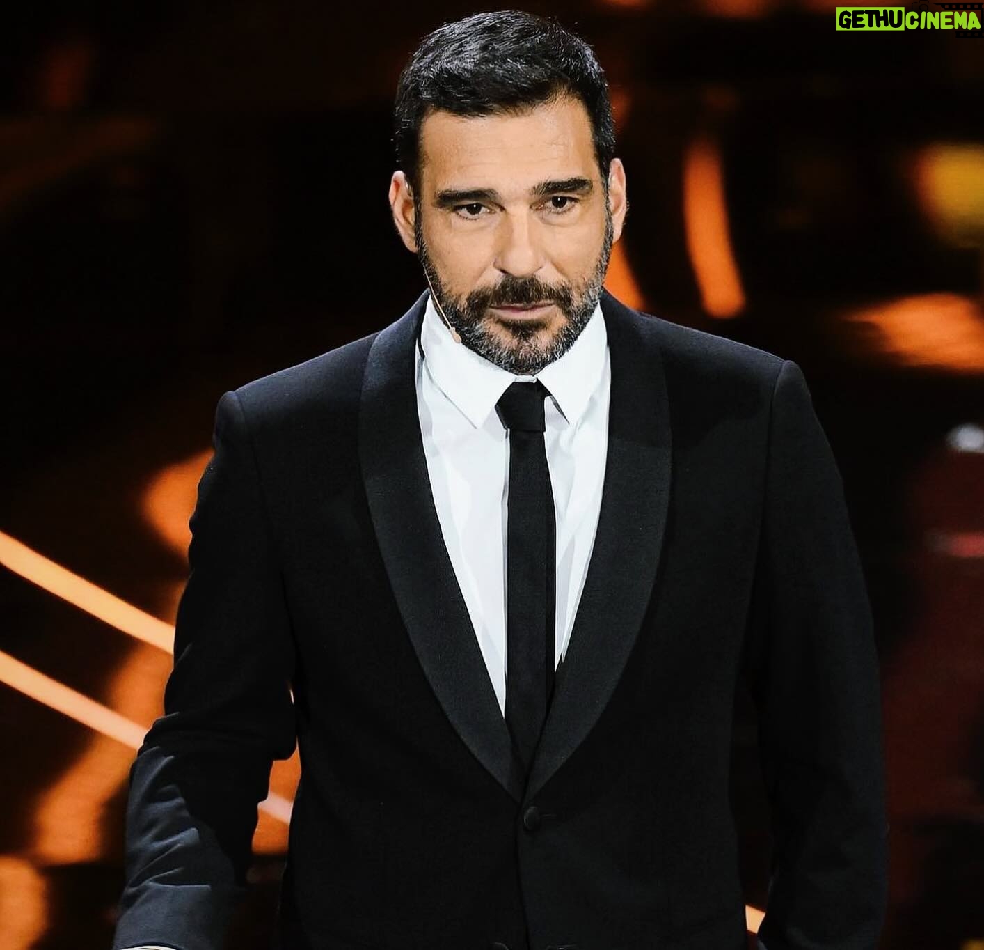 Edoardo Leo - 11.8K Likes - #Sanremo2024
Grazie per ogni commento, complimento e anche critica al mio intervento al Teatro Ariston. “Il Clandestino” sarà su Rai Uno tra poco. Prima puntata 8 aprile
Grazie @giorgioarmani