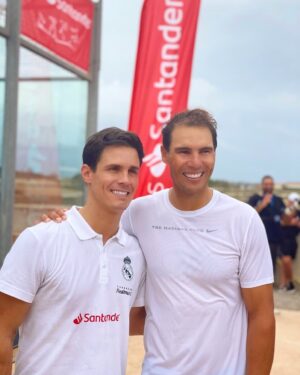 Edu Aguirre Instagram - Qué grande eres!
@rafaelnadal @rafanadalacademy 
@santander_es