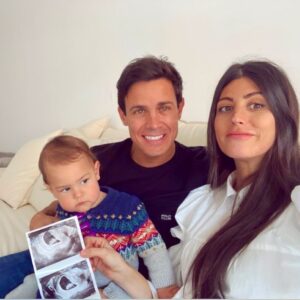 Edu Aguirre Instagram - 💫 Pues parece que seremos uno más… 🌟👶🏼♥️ Pelayo va a ser un maravilloso hermano mayor…!!
