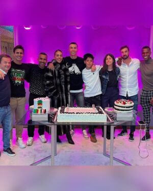 Edu Aguirre Instagram - Feliz cumpleaños mi hermano!!
Lo mejor está siempre por llegar.

@cristiano