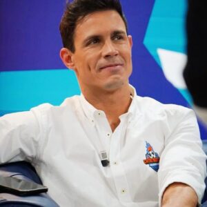 Edu Aguirre Instagram - Mejor reír que llorar … 😁 Siempre 

Noche de @elchiringuitotv