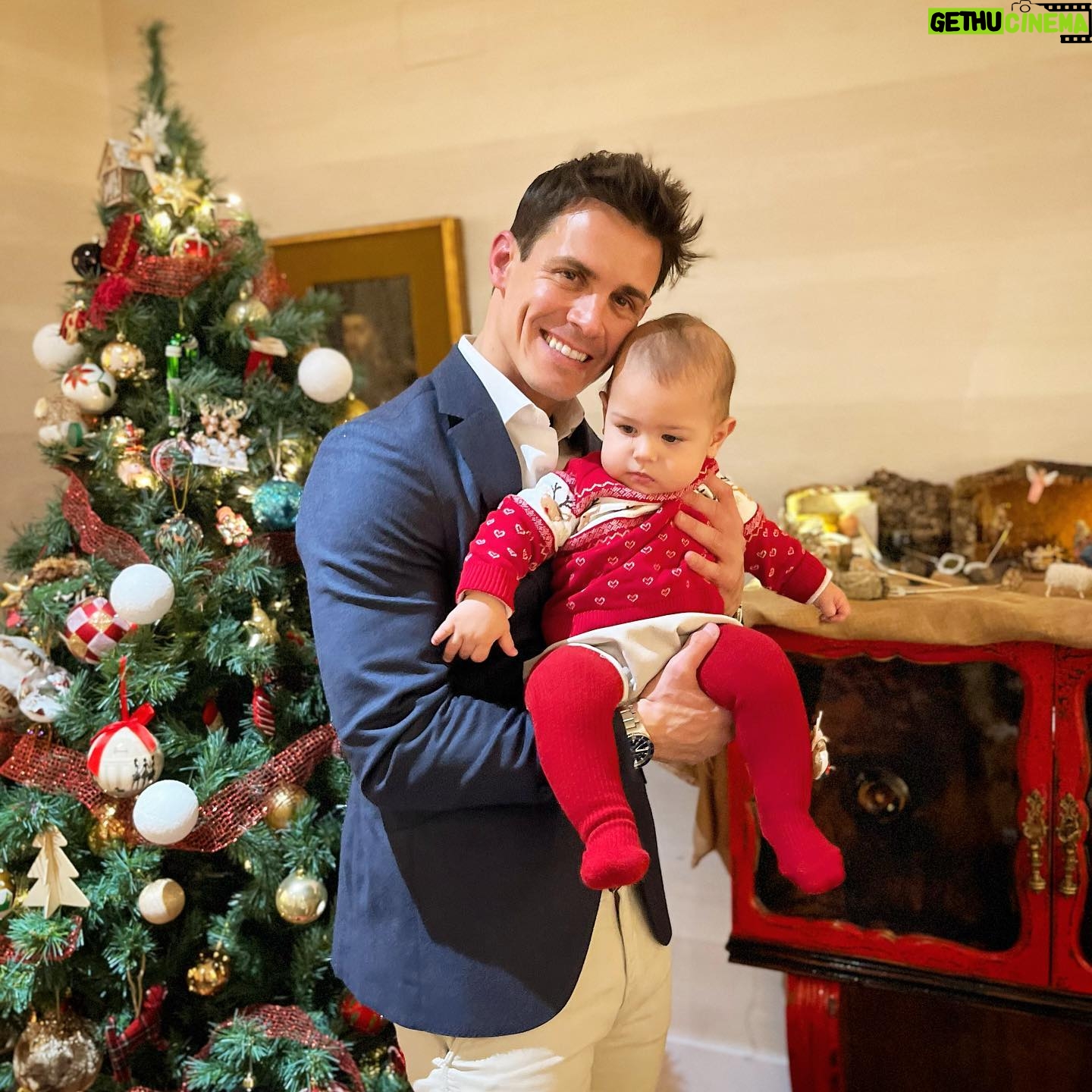 Edu Aguirre - 30K Likes - Feliz y afortunado de estar esta noche con mi familia❤️🙏🏼
Feliz Navidad.
MissU @palomamccarthy13 @chris_mccarthy4