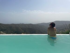 Edu Soto Instagram - Ella se merecía un poquito de paz después de todo lo vivido. El que le tiró la foto creo que también…
Gracias @cristina_pascual_godoy por ese paréntesis en el que nos volvimos a encontrar.