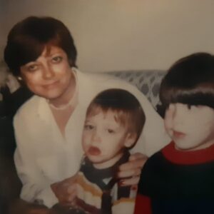 Edu Soto Instagram - Hoy cumplirías 79 mami!! 
Te mando un beso, allí donde estés.