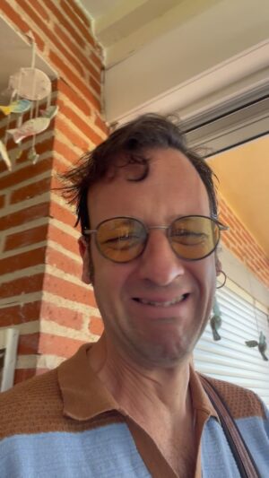 Edu Soto Instagram - Así no se puede salir de casa!! Mi @cristina_pascual_godoy se pone melodramática uno no puede ir ni a tirar la basura!!