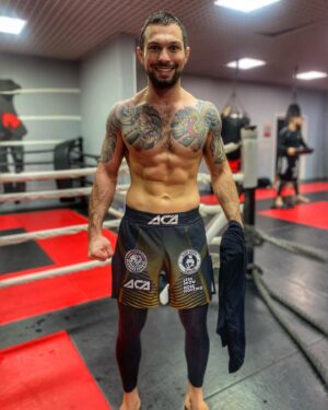 Eduard Vartanyan Instagram - Финишная прямая. До боя 6 дней⚔️