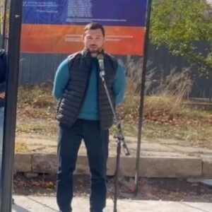 Eduard Vartanyan Instagram - 🔥 Общественная Организация «AZATUTYUN» открыла уже 7-ую спортивную площадку в Армении

Сегодня в Мартуни наша организация в лице Эдуарда Вартаняна открыла очередную спортивную площадку, которая уже стала седьмой.

Мы ставим перед собой цель решить 3 задачи:

• Сделать спорт доступным, чтобы каждый желающий в любое время мог прийти и потренироваться.

• Социальная задача! Спортивная площадки это время проведения досуга, где можно стать сильным. Если ты будешь сильным, значит сможешь отстаивать свои права и свободы, но также выполнять взятые на себя обязательства, потому что спорт дисциплинирует.

• Патриотическая задача! Все наши площадки посвящены погибшим в войне. Это напоминание о подвиге, который совершили ребята ради свободы и независимости. Следующие поколения должны помнить И чтить ЭТО.

Спортивные площадки дают возможность любому желающему придти и заниматься спортом, тем самым становиться сильнее для себя и до своей родины.

Следующие открытия планируются в городах Баграмян, Варденис и Сисиан.

Спасибо всем кто участвует в наших проектах!

«ԱԶԱՏՈՒԹՅՈՒՆ» հասարակական կազմակերպությունն արդեն բացել է 7-րդ մարզահրապարակը Հայաստանում։

Այսօր Մարտունիում մեր կազմակերպությունը՝ ի դեմս Էդուարդ Վարդանյանի, բացեց ևս մեկ մարզահրապարակ, որն արդեն դարձել է յոթերորդը։

Մենք մեր առջեւ նպատակ ենք դրել լուծել 3 խնդիր.

• Դարձնել  սպորտը մատչելի, որպեսզի ցանկացած մարդ ցանկացած ժամանակ կարողանա գալ և զբաղվել մարզումներով:

• Սոցիալական խնդիր. Սպորտային մարզահրապարակները հանգստյան ժամանակն անցկացնելու վայր են, որտեղ կարող եք նաև ուժեղ դառնալ: Եթե դուք լինեք ուժեղ, ապա կկարողանաք պաշտպանել ոչ միայն ձեր իրավունքներն ու ազատությունները, այլ նաև կատարել ձեր պարտականությունները։

• Հայրենասիրական խնդիր․ Մեր բոլոր մարզահրապարակները նվիրված են պատերազմում զոհվածներին։ Սա հիշեցում է այն սխրանքի, որը տղաները կատարեցին հանուն ազատության ու անկախության։ Հաջորդ սերունդները պետք է հիշեն ու հարգեն դա։

• Մարզահրապարակները հնարավորություն են տալիս յուրաքանչյուրին գալ և զբաղվել սպորտով` դրանով իսկ ավելի ուժեղանալով իրենց և իրենց հայրենիքի համար:

Հաջորդ բացումները նախատեսվում են Բաղրամյան, Վարդենիս և Սիսիան քաղաքներում։

Շնորհակալություն բոլորին, ովքեր մասնակցում են մեր նախագծերին: