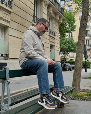 Eduardo Fuentes Instagram - Acá revisando los recuerdos del viaje. Viajar abre mundos, no importa donde, lo importante es abrirse a la experiencia de descubrir nuevos lugares, experiencias, sonidos.
