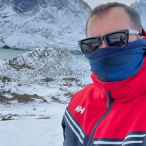 Eduardo Fuentes Instagram - Un viaje de ensueño. Ojo, Puerto Natales tiene opciones para todo tipo de bolsillo, opciones hay muchas. Ahora con vuelos en invierno es aún más fácil llegar. Goza de una ruta de maravillas naturales y gastronómicas sorprendentes!