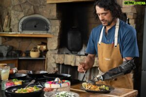 Eduardo Garcia Instagram - #Ad I’m excited to celebrate culinary creativity with @llbean @mastercard cardmembers! On August 10th, I’ll be hosting eligible cardmembers in a specially curated, Maine seafood-inspired #pricelessmainedinner ! #priceless #beanoutsider