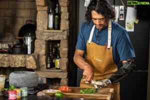 Eduardo Garcia Instagram - #Ad 
I loved bringing this special Maine-inspired meal with my own twist to @llbean @mastercard cardmembers’ doorsteps yesterday! I hope you enjoyed this #priceless experience as much as I did. #pricelessmainedinner #beanoutsider