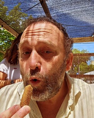 Eduardo Madeira Instagram - A comer um croquete mas sempre com medo que venha algum  calduço daqui ou dali.