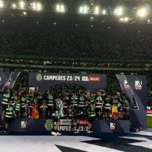 Eduardo Madeira Instagram - O levantar do caneco.