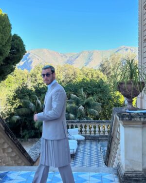 Eduardo Maruri Instagram - husband & husband

los quiero mucho @eitansenerman & @harris_reed 🤍

total look by @gustavmoscoso