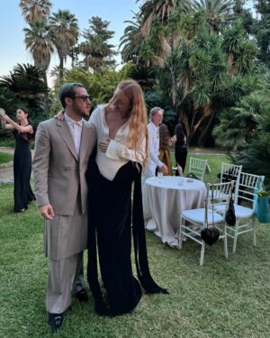 Eduardo Maruri Instagram - husband & husband

los quiero mucho @eitansenerman & @harris_reed 🤍

total look by @gustavmoscoso