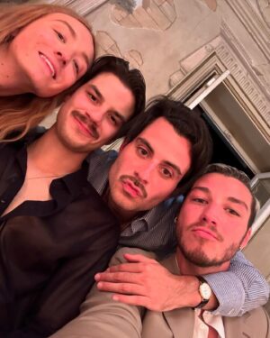 Eduardo Maruri Instagram - husband & husband

los quiero mucho @eitansenerman & @harris_reed 🤍

total look by @gustavmoscoso