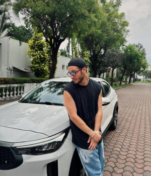 Eduardo Maruri Instagram - then i found you 🥹 @fiat_ecuador 

El maletero del #fastback tiene tanto espacio que entro hasta parado. También duermo mejor que en mi casa (ver última foto)