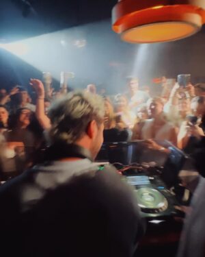 Eduardo Maruri Instagram - 🪩🐰🇪🇸🎛️🫗