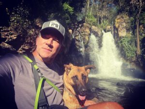 Eduardo Santamarina Instagram - Esta “Luna” es incansable,pero que momentos me regala🙌👏💯🤪😱🐶