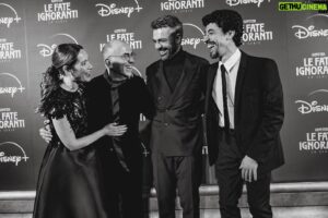 Eduardo Scarpetta Instagram - una luce, una principessa, un principe, un’emozione, un passo, una vita 

“Le fate ignoranti” la serie di @ferzanozpetek dal 13 aprile su @disneyplusit

grazie 
@fendi 
@campari.it 
@volver.actor 
@othersrl 
@stregisrome

#redpassion 
#camparicinema 
#campariredcarpetnights 
#disneyplus 
#lefateignoranti